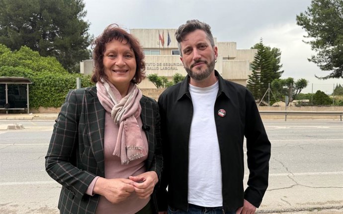 La diputada de Podemos en la Asamblea Regional, María Marín, y el secretario de Comunicación de la formación 'morada', Víctor Egío