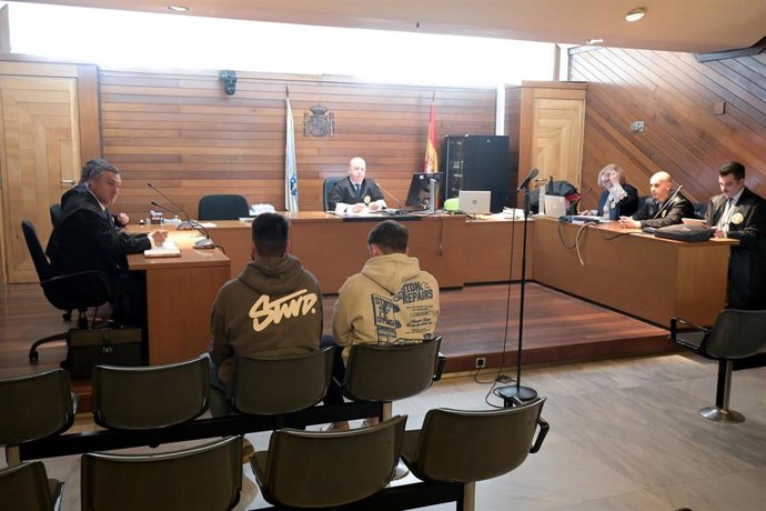 Os acusados de golpear a Yoel Quispe durante a celebración do xuízo pola agresión mortal ao mozo en decembro de 2023