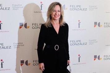 Archivo - La exministra de Asuntos Exteriores, Trinidad Jimenez, posa en el acto por el que el expresidente del Gobierno Felipe González recibe el premio ‘Español Universal’, en el Casino de Madrid, a 2 de diciembre de 2021, en Madrid (España). Estos prem