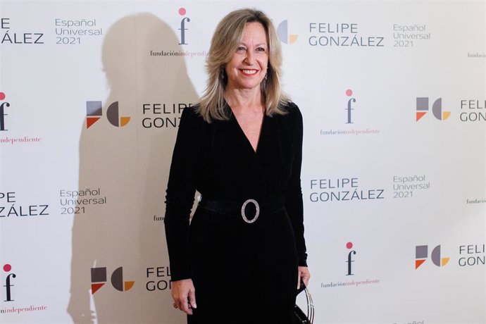 Archivo - La exministra de Asuntos Exteriores, Trinidad Jimenez, posa en el acto por el que el expresidente del Gobierno Felipe González recibe el premio ‘Español Universal’, en el Casino de Madrid, a 2 de diciembre de 2021, en Madrid (España). Estos prem