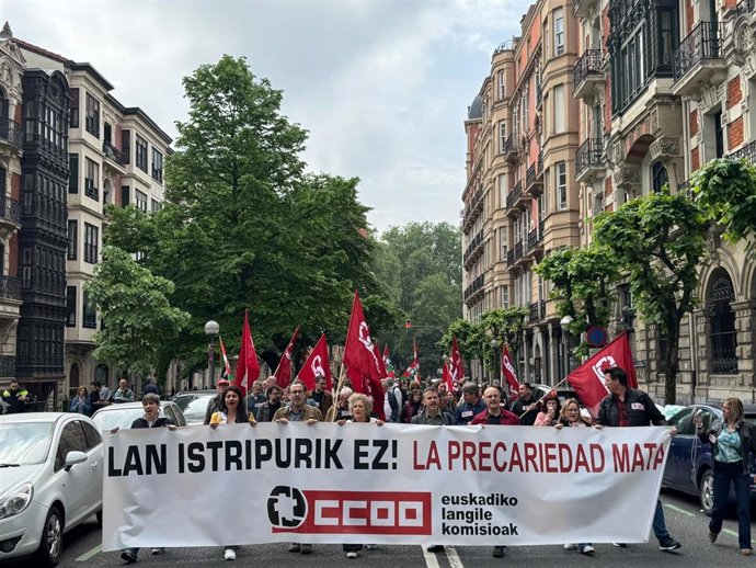 Manofestación de CCOO Euskadi en Bilbao en el 'Día Internacional de la Salud en el Trabajo'