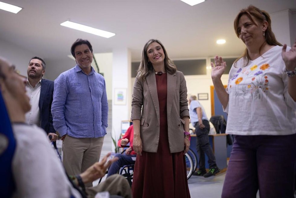 Visita de la vicesecretaria general del PSOE-A y candidata número uno por Huelva al Parlamento andaluz, María Márquez, a Aspacehu.