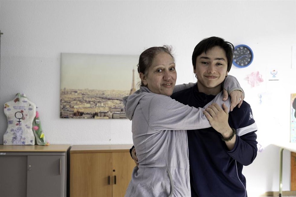 Raquel Blanco y su hijo Aarón, usuarios de CaixaProinfancia.