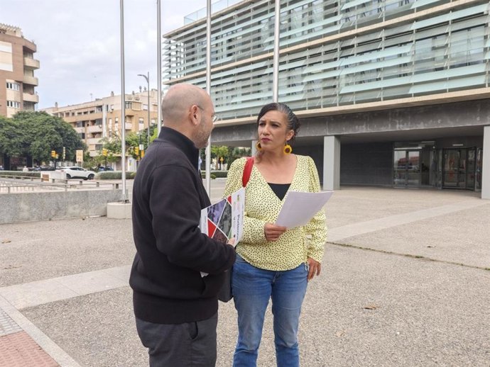 La portavoz del grupo municipal Con Málaga, Toni Morillas, frente a la Gerencia Municipal de Urbanismo.