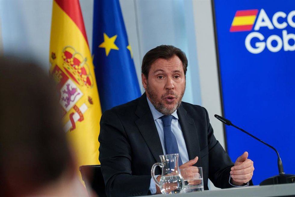 El ministro de Transportes y Movilidad Sostenible, Óscar Puente, durante la rueda de prensa tras el consejo de Ministros, a 14 de abril de 2026, en Madrid (España). 