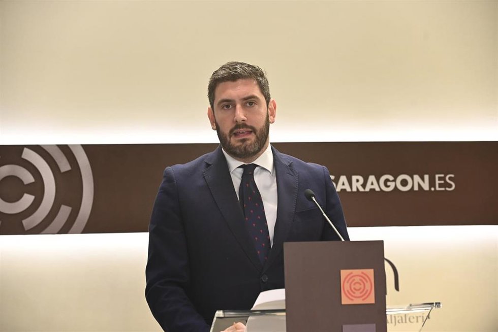 El portavoz de Vox en las Cortes de Aragón. Alejandro Nolasco, tras  el Pleno de las Cortes de Aragón.
