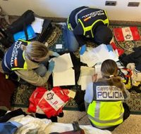 Cinco detenidos en Roquetas de Mar (Almería) tras desarticular una red que regularizaba extranjeros con contratos falsos