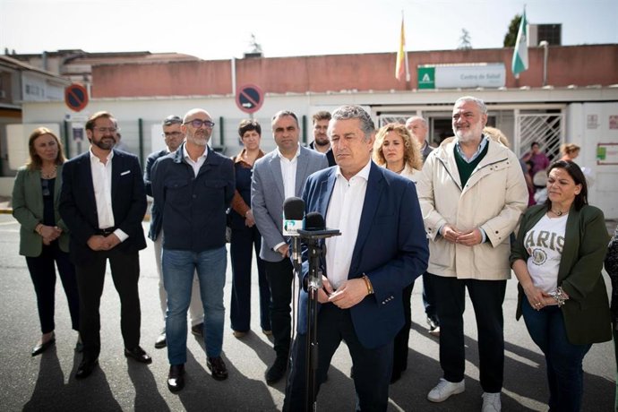 El coordinador de Sanidad del PP de Andalucía y candidato popular a las elecciones autonómicas, Antonio Sanz, en Albolote (Granada).