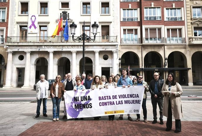 Concentración en Logroño en repulsa del último asesinato machista, entre llamadas a la unidad y a que víctimas denuncien