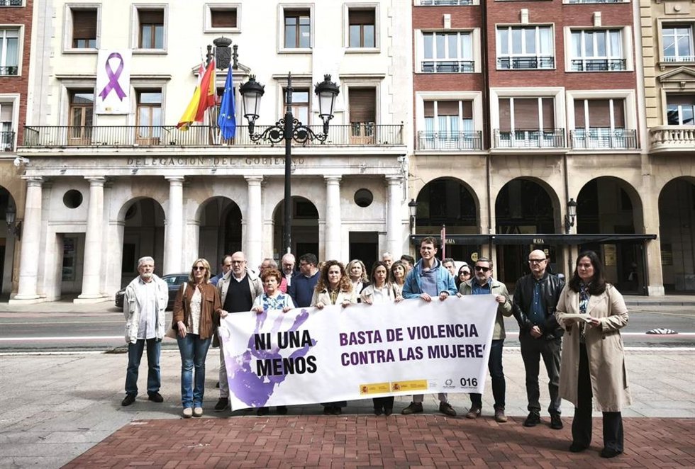 Concentración en Logroño en repulsa del último asesinato machista, entre llamadas a la unidad y a que víctimas denuncien