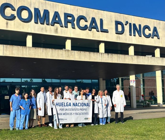 Médicos em greve em frente ao Hospital de Inca.