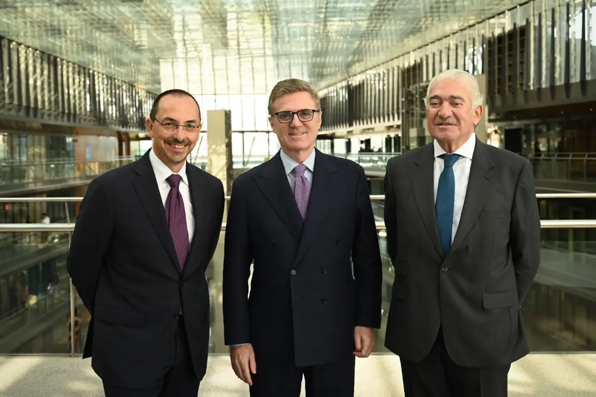 Gianni Vittorio Armani y otros ejecutivos