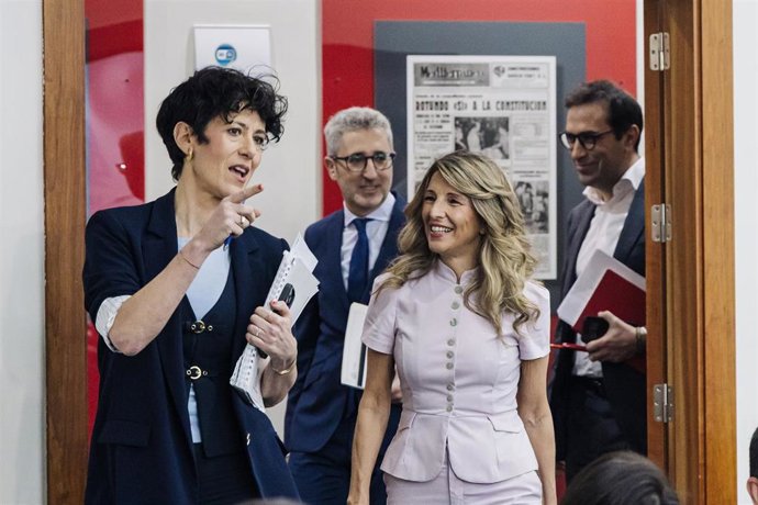 (i-d) La ministra portavoz, Elma Saiz, el ministro de Hacienda, Arcadi España, la ministra de Trabajo, Yolanda Díaz, y el vicepresidente primero y ministro de Economía, Carlos Cuerpo, durante la rueda de prensa posterior al Consejo de Ministros