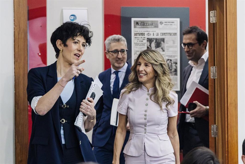 (i-d) La ministra portavoz, Elma Saiz, el ministro de Hacienda, Arcadi España, la ministra de Trabajo, Yolanda Díaz, y el vicepresidente primero y ministro de Economía, Carlos Cuerpo, durante la rueda de prensa posterior al Consejo de Ministros