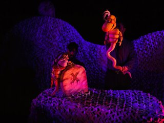 Escena de 'El fantástico viaje de Jonás el espermatozoide', de El Espejo Negro.