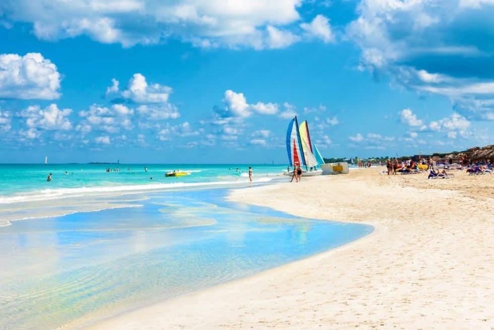 Archivo - Playa en Cuba.
