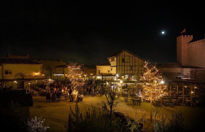 Archivo - Parque Puy du Fou nocturno.