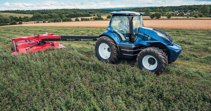 Archivo - Tractor