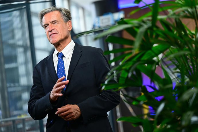 Archivo - Arquivo - O eurodeputado do PSOE Juan Fernando López Aguilar nos corredores do Parlamento Europeu.