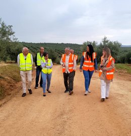 Visita a las obras del camino rural Castellar de la Mata, en Montizón