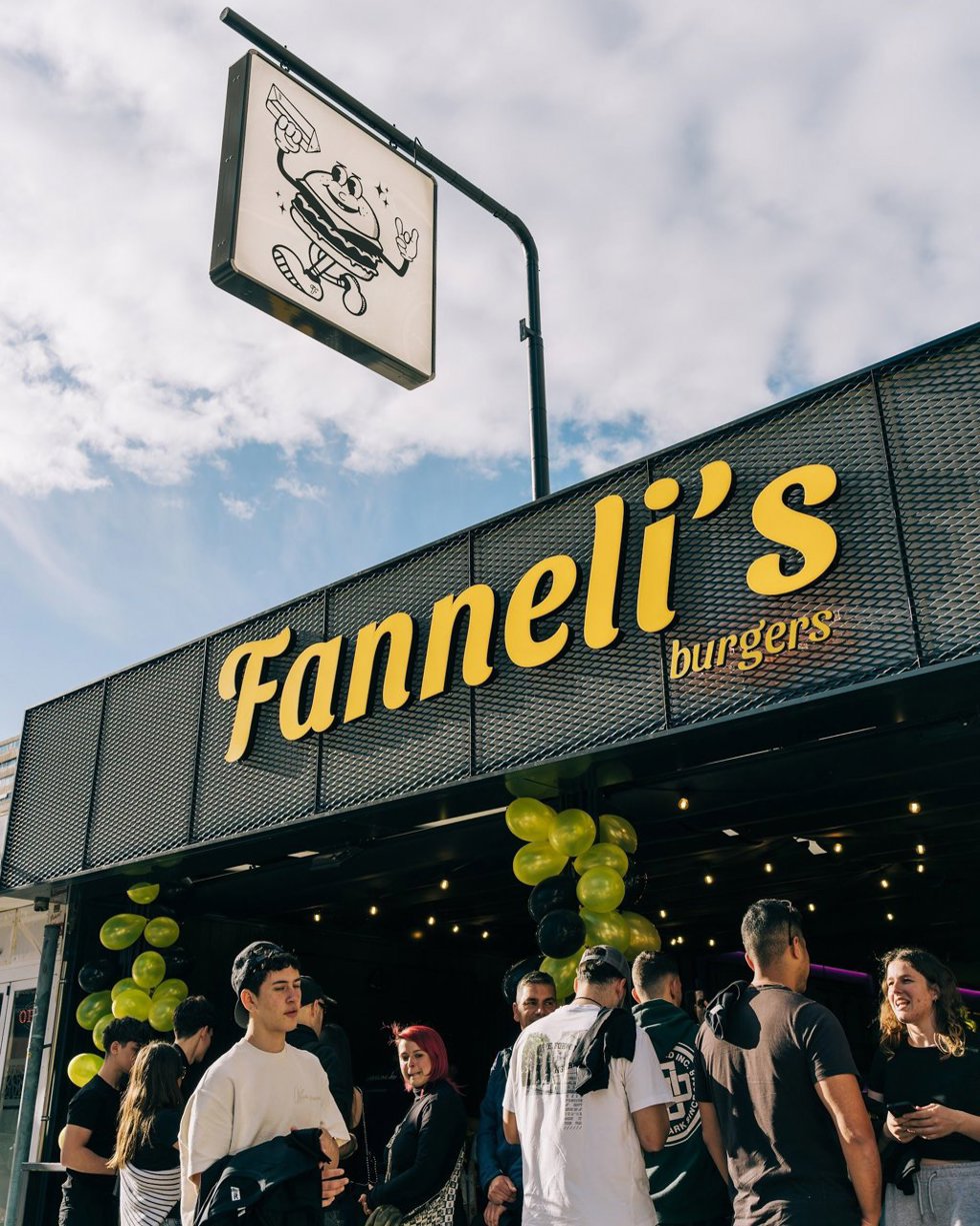 Local Fanneli's Burgers Benidorm