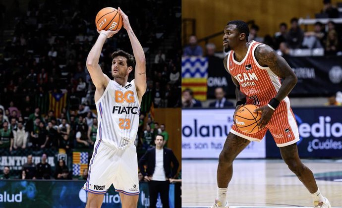 Archivo - Sergi Martínez (izquierda), del Bàsquet Girona, y Dylan Ennis, del UCAM Murcia CB