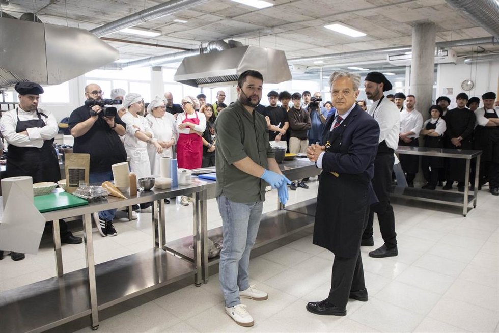 El presidente de la Diputación de Córdoba, Salvador Fuentes, en la masterclass a los alumnos de FP.
