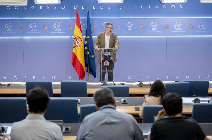 El portavoz del PSOE en el Congreso, Patxi López, durante una rueda de prensa en el Congreso de los Diputados, a 28 de abril de 2026.