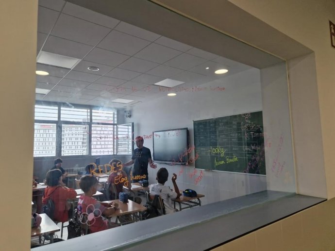 Archivo - El profesorado aragonés no universitario empezará a cobrar en la nómina de enero el incremento salarial del 2,25%