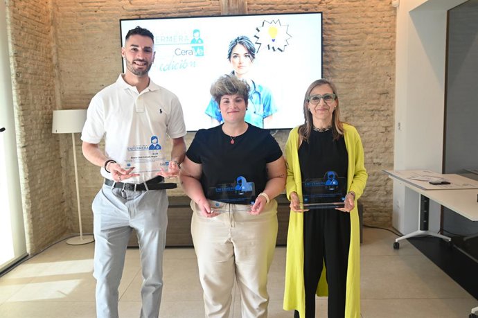 Vencedores da quinta edição da bolsa de estudos “Na Pele da Enfermeira”.