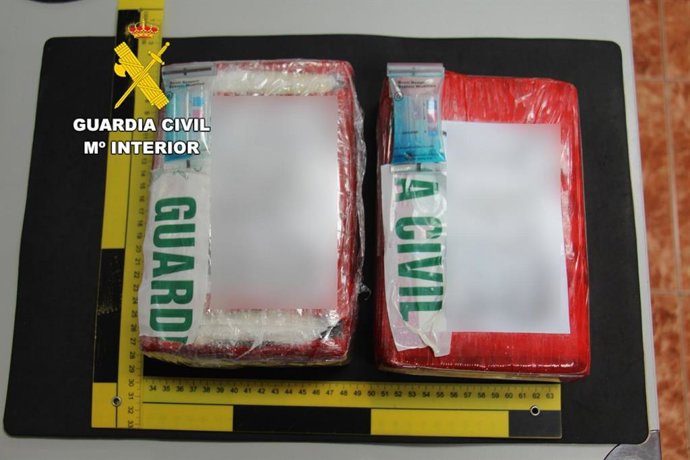 Hallados dos paquetes con dos kilogramos de cocaína en un vehículo durante un control preventivo en León.