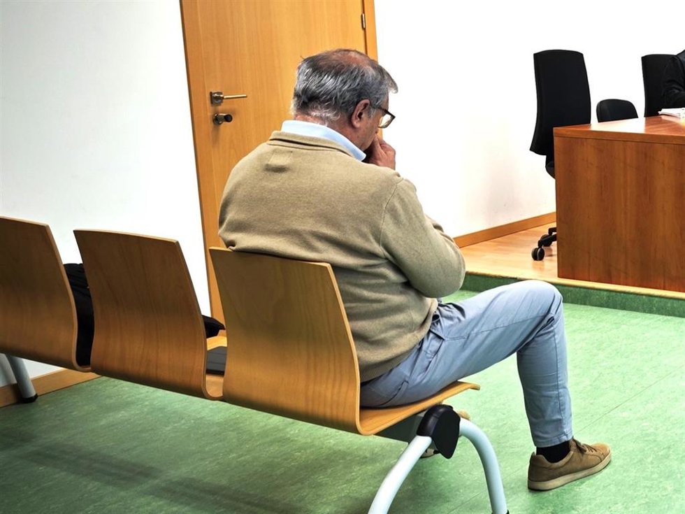 El exalcalde de Agres Josep Manel Francés, durante el juicio celebrado el pasado 30 de marzo en la Audiencia Provincial de Alicante
