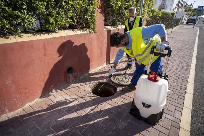 Trabajos en el alcantarillado de Mairena (Sevilla)