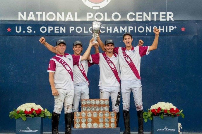 Trofeo del U.S. Open Polo Championship con el equipo Pilot