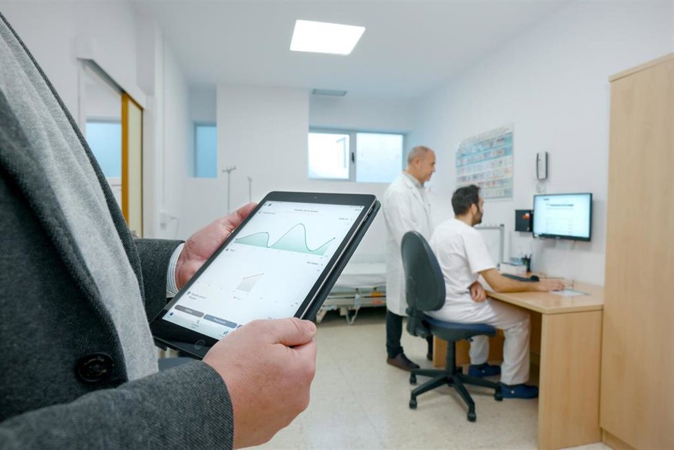 Archivo - Imagen de recurso en relación con el servicio de telemedicina para pacientes en diálisis peritoneal.