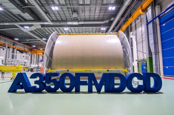 Airbus completa la primera puerta de carga de la cubierta principal del A350 en Illescas (Toledo).