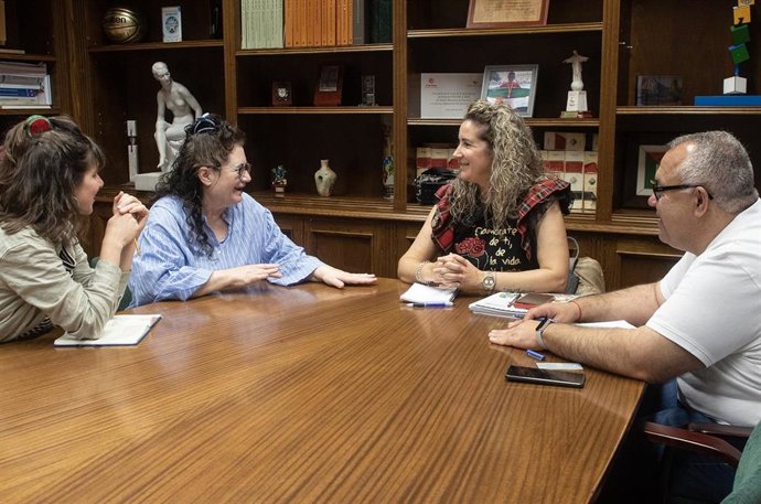 Reunión de la diputada provincial Sheila Martín con representantes de Médicos del Mundo