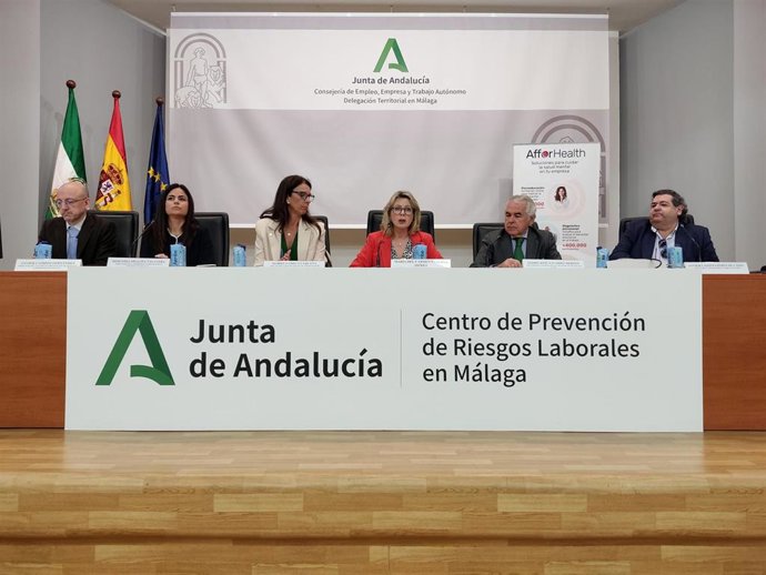 La delegada territorial de Empleo, Empresa y Trabajo Autónomo, Carmen Sánchez Sierra, en unas jornadas