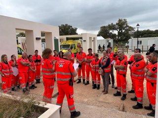 Efectivos del 061 durante la Romería de la Virgen de la Cabeza, en Andújar