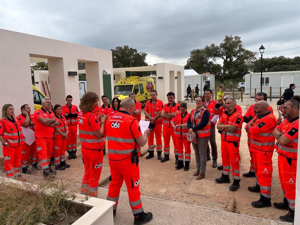 Efectivos del 061 durante la Romería de la Virgen de la Cabeza, en Andújar