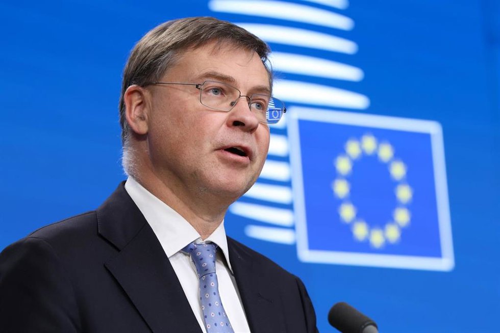 Archivo - El comisario económico, Valdis Dombrovskis.