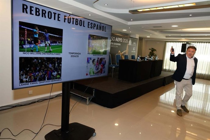 El periodismo y experto en delitos de xenofobia y racismo Salvador Rodríguez advierte de que "hay más racismo" en el fútbol del que se cree.