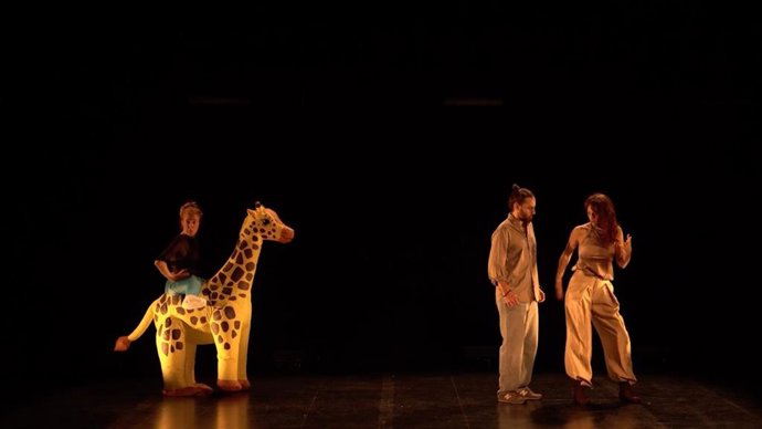 'Les Girafes Dormen Dretes' En El Rialto