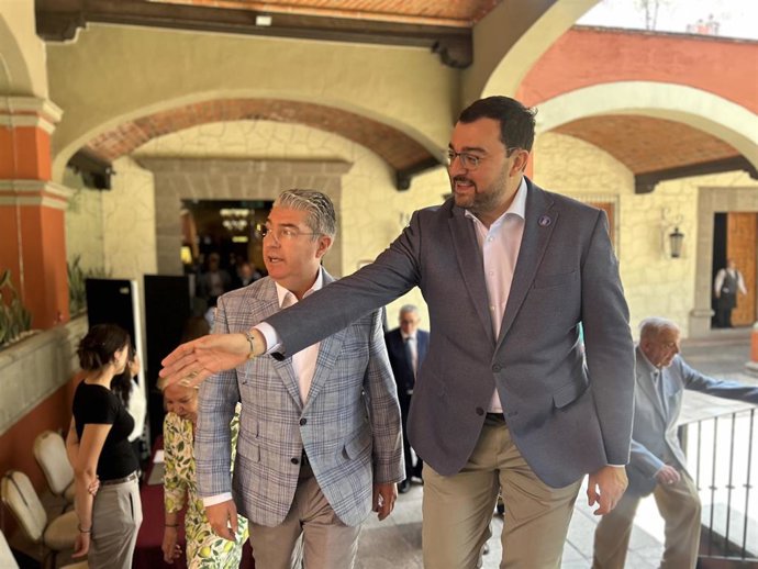 Adrián Barbón, en México