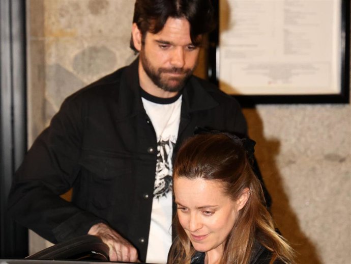 Jon Arias y Alba Ribas, los otros protagonistas del 70 cumpleaños de Imanol Arias en plena cuenta atrás para ser padres