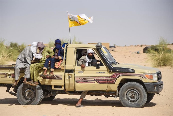 Archivo - Vehículos de la HCUA, Consejo Superior de la Unidad de Azawad, en la zona en Koygouma.