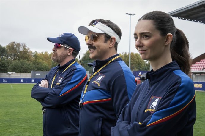 Archivo - Ted Lasso entrena a un equipo de fútbol femenino en el tráiler de la temporada 4, que ya tiene fecha de estreno