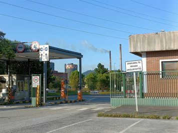 Archivo - Entrada de Sotiello de la factoría gijonesa de ArcelorMittal.
