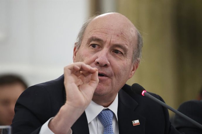 Santiago, 23 de Abril de 2026.  El Ministro Jorge Quiroz expone frente a la comision de Hacienda de la Camara de Diputados en la Sede Santiago del Congreso Nacional  Diego Martin/Aton Chile
