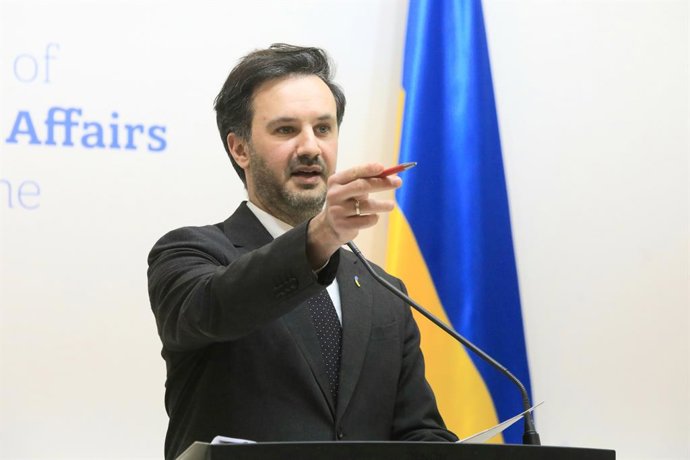 Archivo - Arquivo - 18 de fevereiro de 2026, Kiev, Ucrânia: O porta-voz do Ministério das Relações Exteriores da Ucrânia, Heorhii Tykhyi, responde a perguntas da imprensa durante uma coletiva sobre questões atuais de política externa, em Kiev, Ucrânia, em